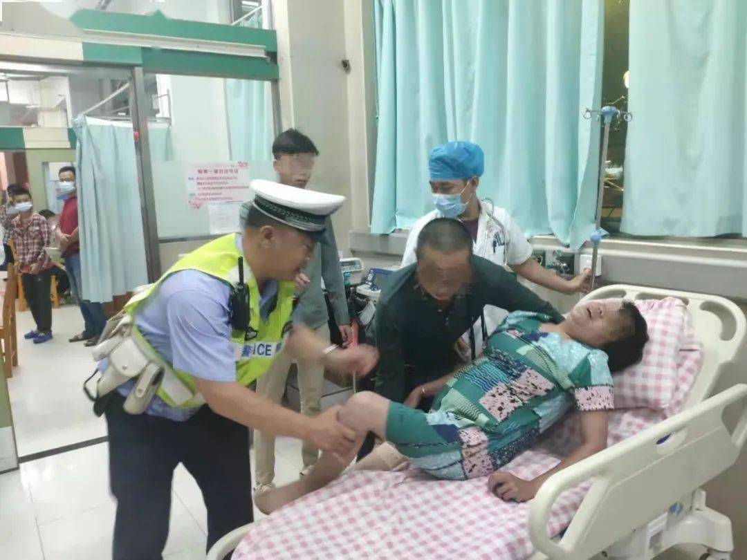 群众突发哮喘，突发的哮喘 