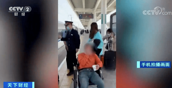 突发疾病高铁寻医，动车乘客突发疾病遇上55名医生 