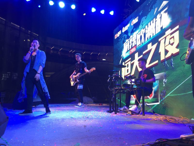 电竞盛宴狂欢夜，今晚比赛激情无限，期待你的参与！